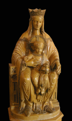 Statue de la Vierge - Entrée de l‘église d‘Arpajon sur Cère