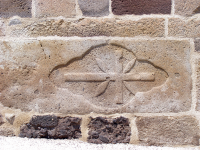 Curieux détail mur extérieur - Eglise de Giou de Mamou